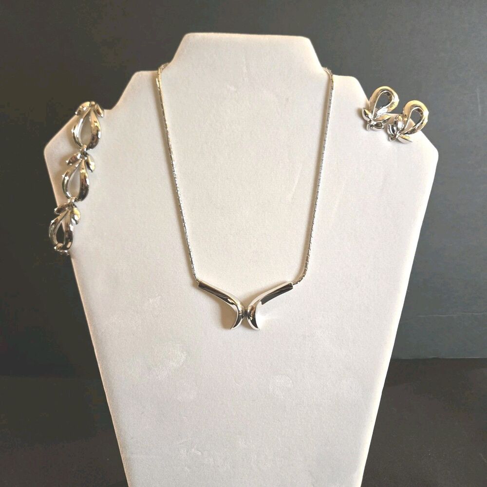 Vintage Silver Tone Crown Trifari Necklace Clip-on Earring Bracelet Set Wedding